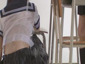 濡れて透けるセーラー服と下着　サンプル画像10